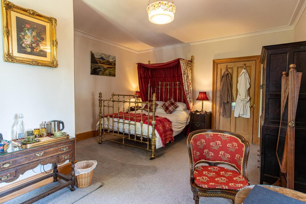 Taldraeth - Old Vicarage Guest House Penrhyndeudreath Εξωτερικό φωτογραφία