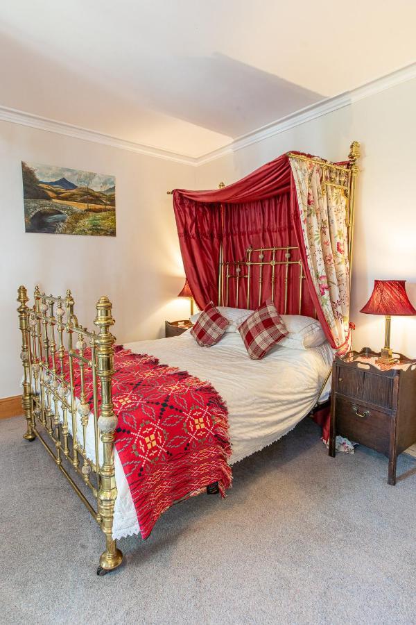 Taldraeth - Old Vicarage Guest House Penrhyndeudreath Εξωτερικό φωτογραφία