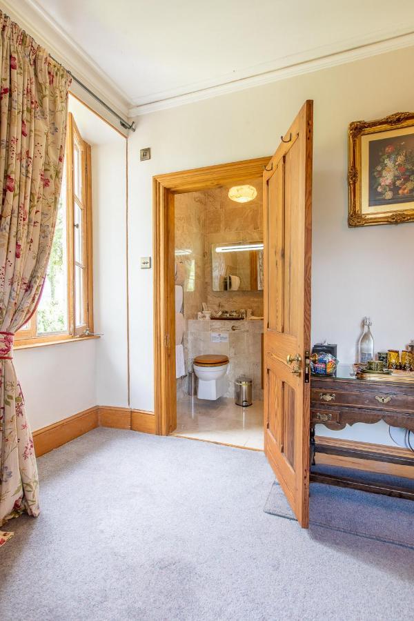 Taldraeth - Old Vicarage Guest House Penrhyndeudreath Εξωτερικό φωτογραφία